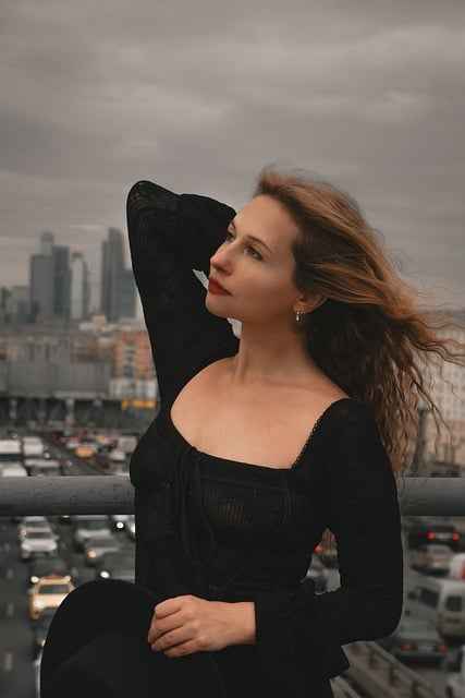 Wózek paletowy różnice między modelami ręcznymi a elektrycznymi – co wybrać